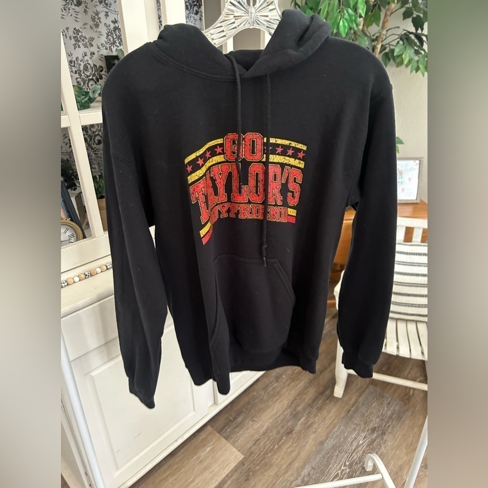 Go Taylor's boyfriend (Taylor swift Travis kelce) graphic hoodie unisex small